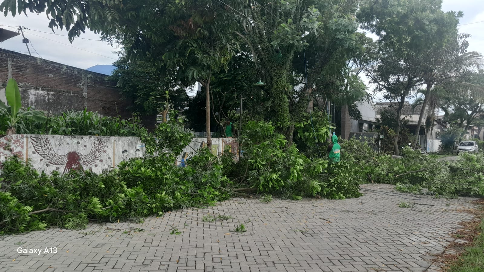 Kerja bakti lingkungan RT 5 RW 12