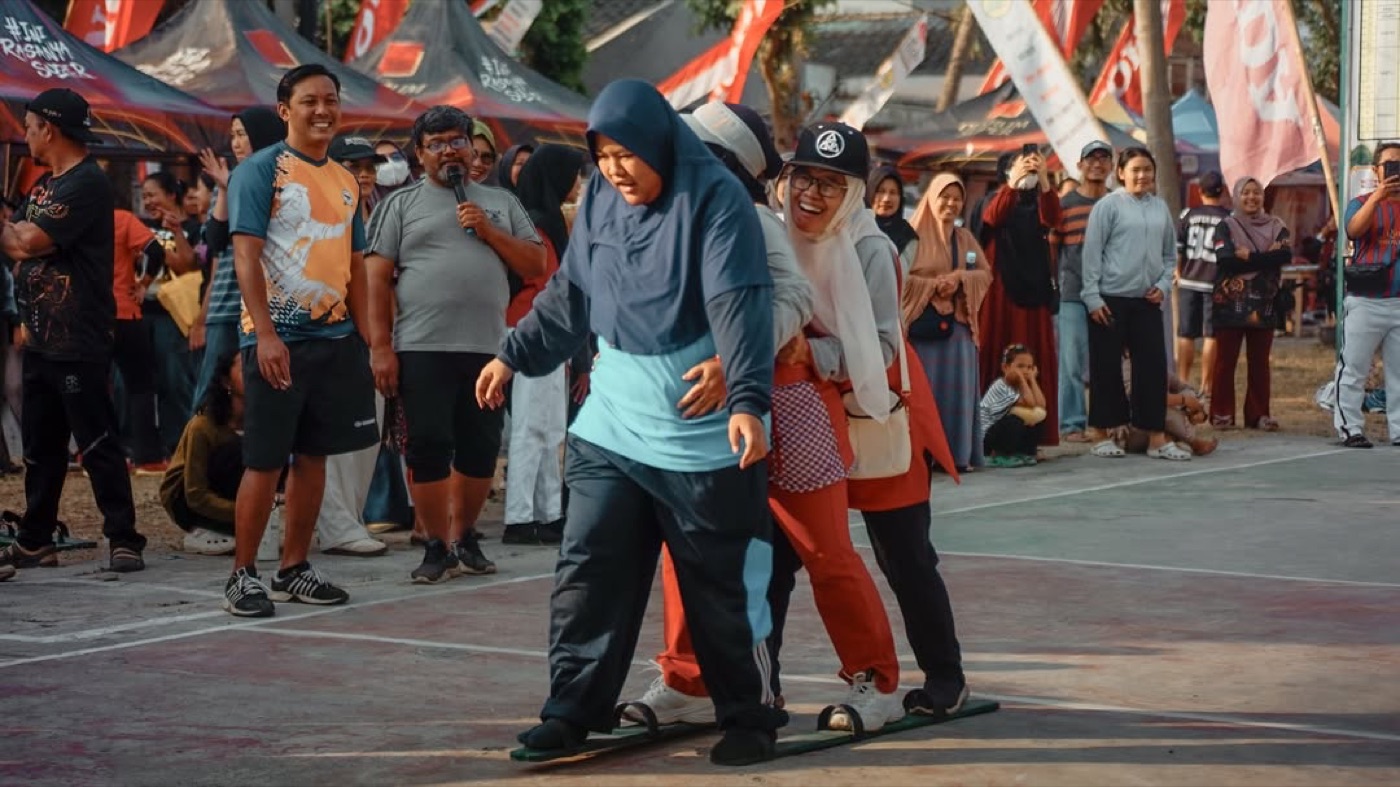 Lomba bakiak (foto 2)