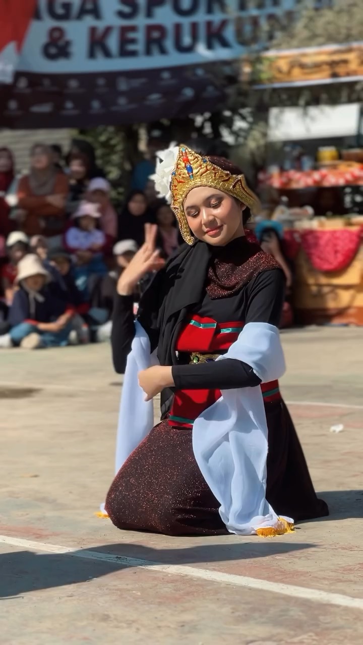 Penampilan tari tradisional dan reog